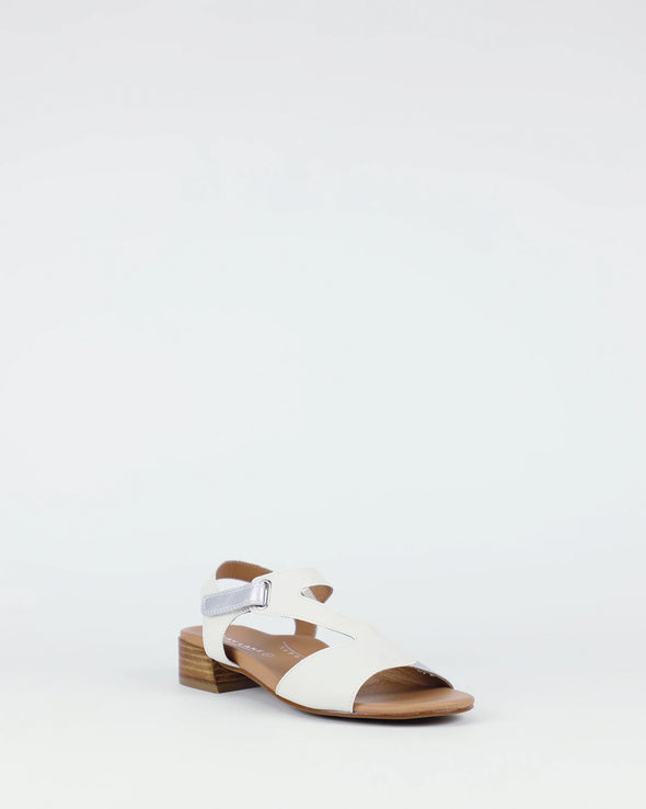 Bay Lane 'Dune Sandal' - Ice/Silver