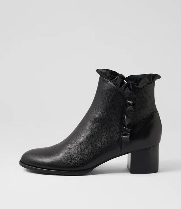 Django & Juliette 'Yebby Heeled Boot' - Black Black Heel