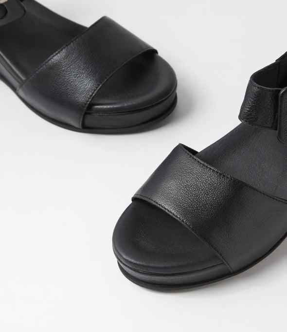 Django & Juliette 'Fedila Wedge Sandal' - Black